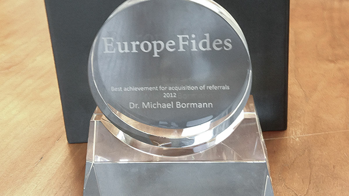 Dr. Michael Bormann wird von Europe Fides ausgezeichnet.