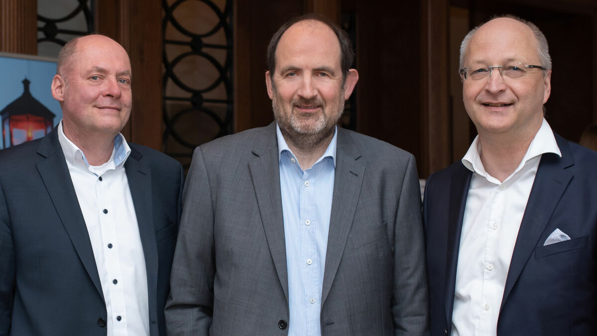 bdp-Partner Dr. Jens-Christian Posselt (li.) und Jörg Wiegand (re.). in der Bildmitte Referent Martin Vesper