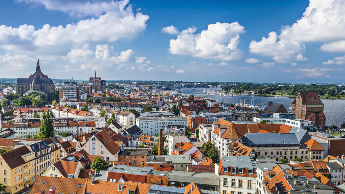 1995: Gründung von bdp Rostock, heute Lohnkompetenzzentrum von bdp.