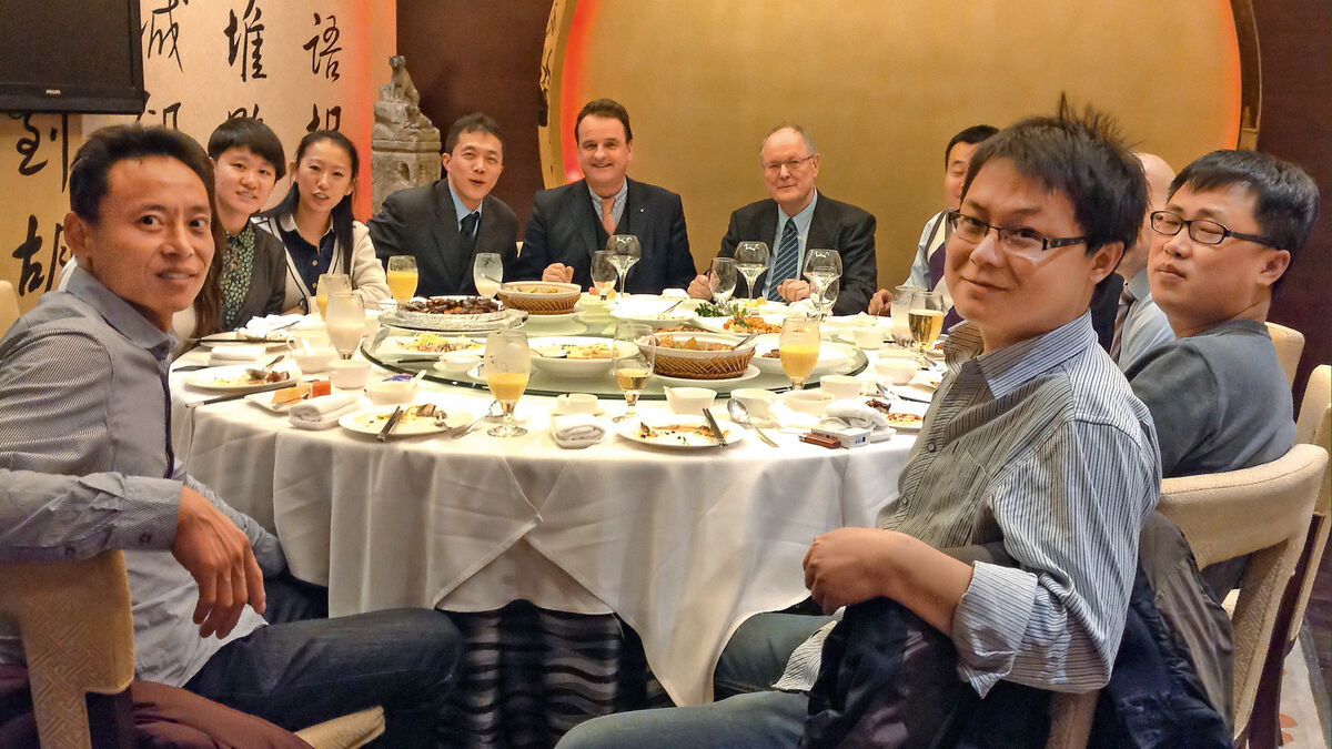 Gemeinsame Essen sind wichtig für Geschäfte in China. Gemeinsame Essen sind wichtig für Geschäfte in China.