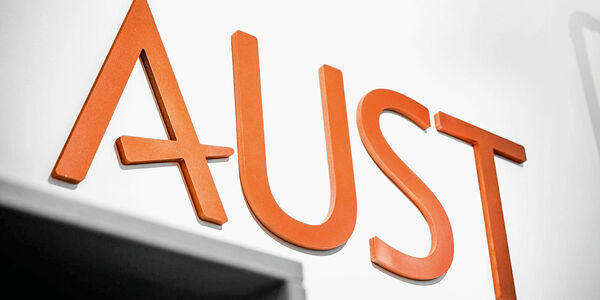 Logo: Aust