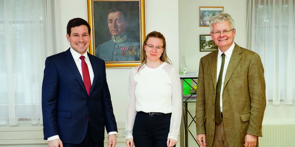 Lilli Raddatz zusammen mit  Philipp Egger, MSc (WU) und  Dr. Martin Bernardini (re.), den Geschäftsführern von Bernardini, Egger & Co.