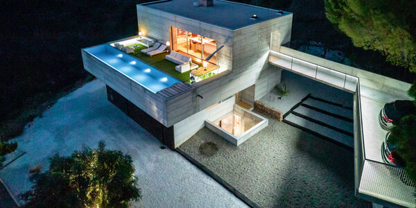 Zeitgenössische Villa mit minimalistischem Design
